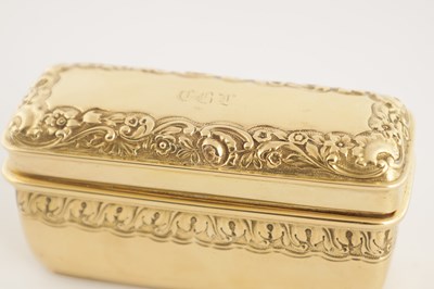 Lot 390 - A GEORGE IV SILVER GILT SNUFF BOX BY PAUL STORR