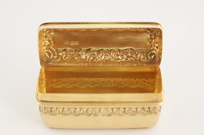 Lot 390 - A GEORGE IV SILVER GILT SNUFF BOX BY PAUL STORR