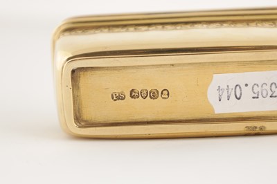 Lot 390 - A GEORGE IV SILVER GILT SNUFF BOX BY PAUL STORR