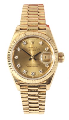 Lot 160 - A LADIES 18ct YELLOW GOLD ROLEX OYSTER...