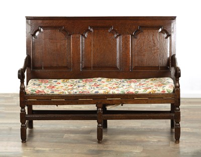 Lot 1740 - AN 18TH CENTURY OAK SETTLE OF SMALL SIZE