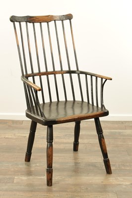 Lot 1302 - A GOOD 18TH CENTURY PAINTED COMB BACK WINDSOR ARMCHAIR