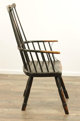 Lot 1302 - A GOOD 18TH CENTURY PAINTED COMB BACK WINDSOR ARMCHAIR