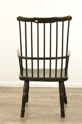Lot 1302 - A GOOD 18TH CENTURY PAINTED COMB BACK WINDSOR ARMCHAIR