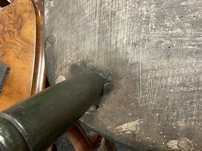 Lot 1302 - A GOOD 18TH CENTURY PAINTED COMB BACK WINDSOR ARMCHAIR