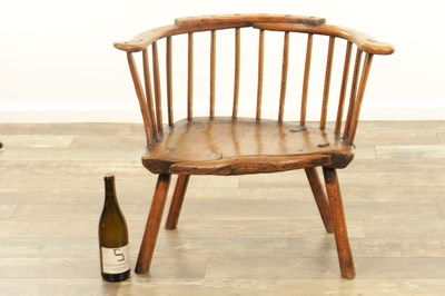 Lot 1216 - A GOOD EARLY 18TH CENTURY ELM PRIMITIVE WELSH STICK BACK CHAIR