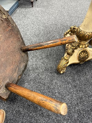 Lot 1216 - A GOOD EARLY 18TH CENTURY ELM PRIMITIVE WELSH STICK BACK CHAIR