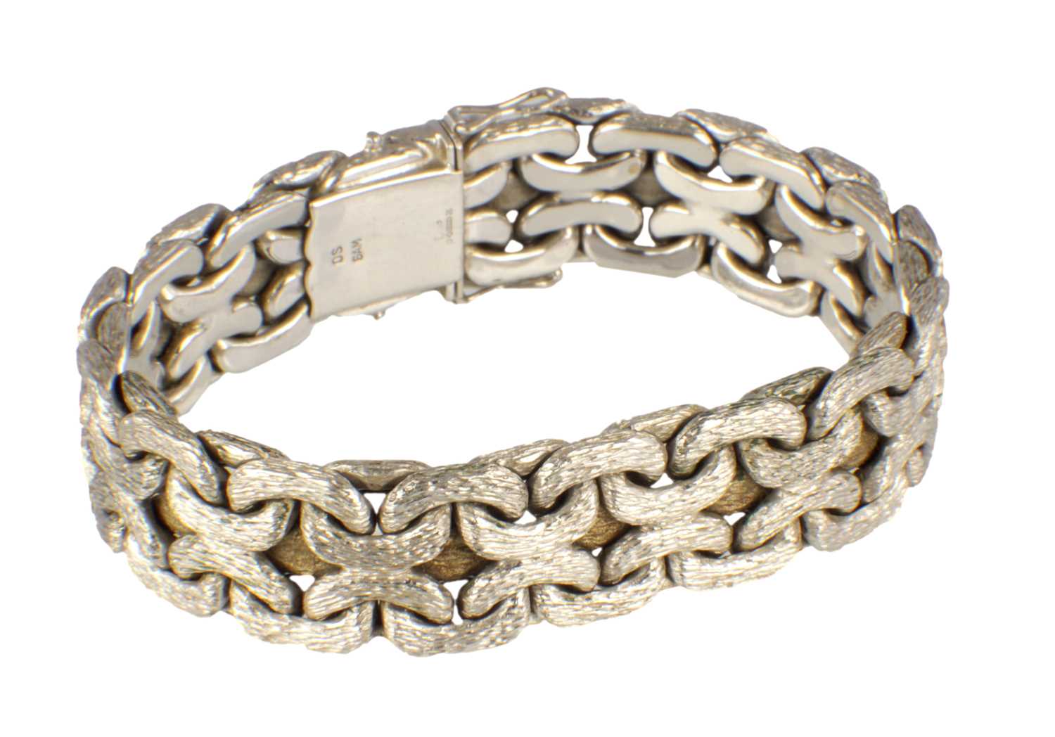 Lot 604 - A LADIES 9CT WHITE GOLD BRACELET