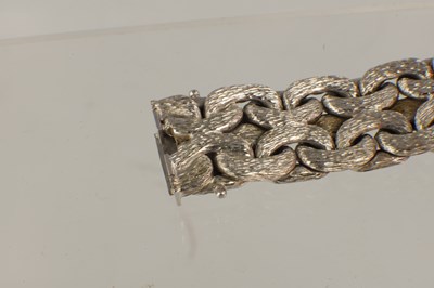 Lot 604 - A LADIES 9CT WHITE GOLD BRACELET