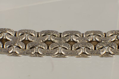 Lot 604 - A LADIES 9CT WHITE GOLD BRACELET