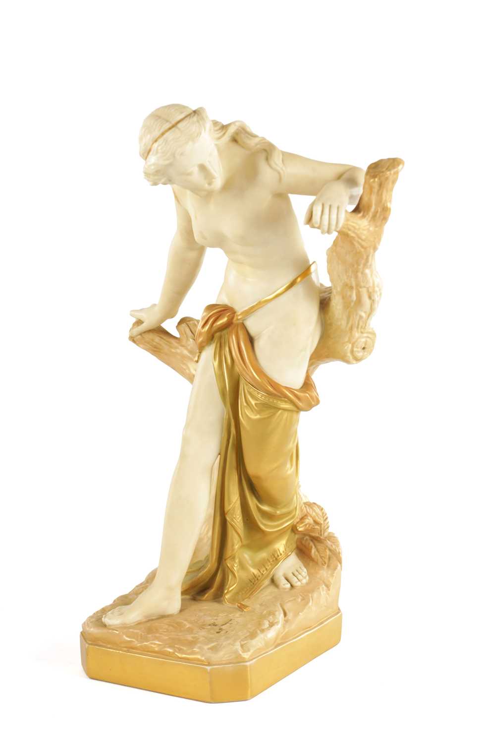 Lot 96 - A LARGE LATE 19TH CENTURY ROYAL WORCESTER PORCELAIN FIGURAL SCULPTURE OF THE BATHER