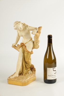 Lot 96 - A LARGE LATE 19TH CENTURY ROYAL WORCESTER PORCELAIN FIGURAL SCULPTURE OF THE BATHER