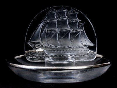 Lot 17 - R.LALIQUE, CARAVELLE CENDRIER with...