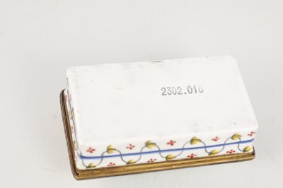 Lot 799 - AN 18TH CENTURY ENAMEL BOX WITH A VIEW OF HAREWOOD HOUSE