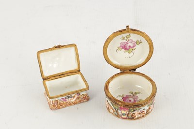 Lot 42 - TWO 19TH CENTURY NAPLES PORCELAIN SNUFF BOXES