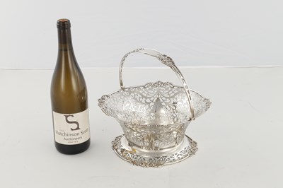 Lot 386 - A GEORGE V PIERCED SILVER CIRCULAR BASKET
