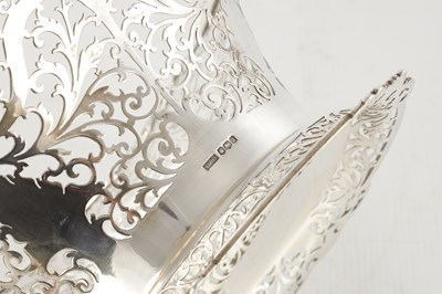 Lot 386 - A GEORGE V PIERCED SILVER CIRCULAR BASKET