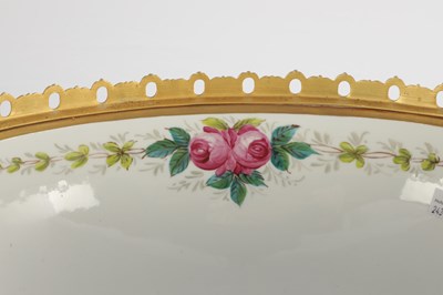 Lot 88 - A LARGE 20TH CENTURY SERVRES PORCELAIN AND ORMOLU MOUNTED CENTRE PIECE