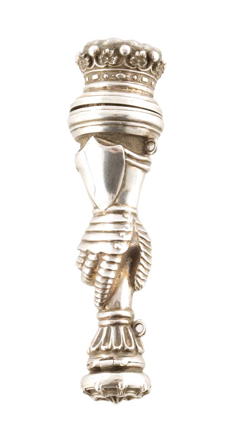 Lot 491 - A VICTORIAN SILVER SCENT BOTTLE / VINAIGRETTE