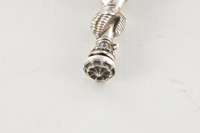Lot 491 - A VICTORIAN SILVER SCENT BOTTLE / VINAIGRETTE