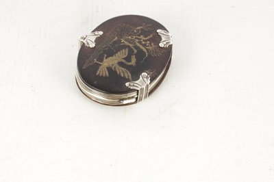 Lot 749 - A RARE 18TH CENTURY SILVER MOUNTED TORTOISESHELL MAGNIFIER WITH GOLD PIQUET WORK