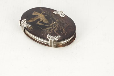 Lot 749 - A RARE 18TH CENTURY SILVER MOUNTED TORTOISESHELL MAGNIFIER WITH GOLD PIQUET WORK