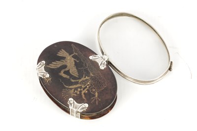 Lot 749 - A RARE 18TH CENTURY SILVER MOUNTED TORTOISESHELL MAGNIFIER WITH GOLD PIQUET WORK