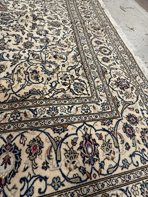 Lot 764 - A FINE HAND KNOTTED PERSIAN CARPET FROM KASHAN