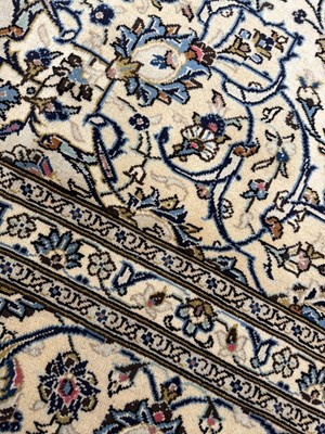 Lot 764 - A FINE HAND KNOTTED PERSIAN CARPET FROM KASHAN