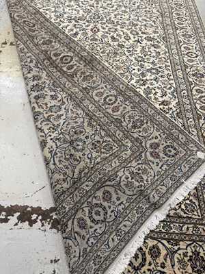 Lot 764 - A FINE HAND KNOTTED PERSIAN CARPET FROM KASHAN