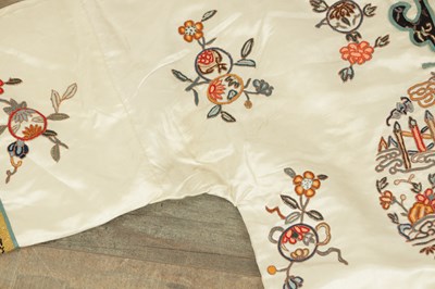 Lot 136 - A CHINESE IVORY SILK HAND EMBROIDERED ROBE
