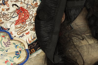 Lot 136 - A CHINESE IVORY SILK HAND EMBROIDERED ROBE