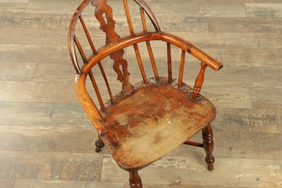 Lot 1366 - A 19TH CENTURY YEW WOOD CHILDS WINDSOR CHAIR