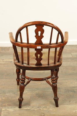 Lot 1366 - A 19TH CENTURY YEW WOOD CHILDS WINDSOR CHAIR