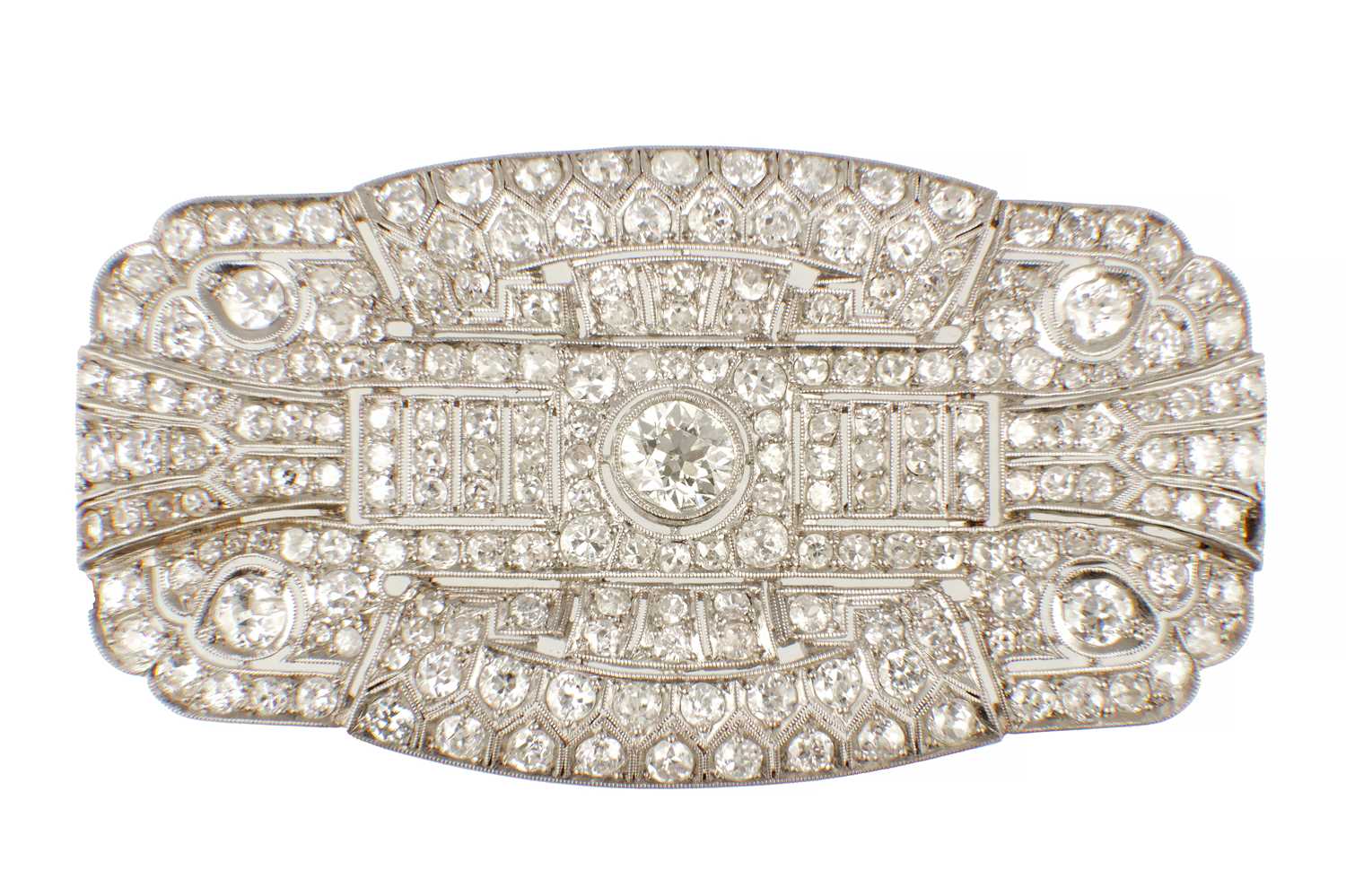 Lot 159 - A LARGE ART DECO DIAMOND SET PLATINUM BROOCH