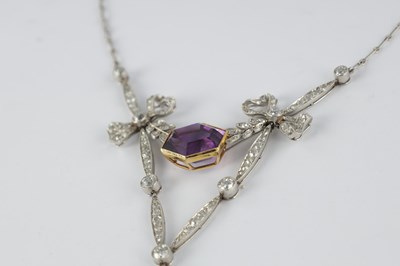 Lot 603 - AN EDWARDIAN PLATINUM AMETHYST & DIAMOND PENDANT NECKLACE