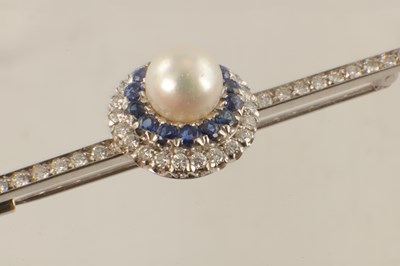 Lot 548 - A PLATINUM, DIAMOND, SAPPHIRE AND PEARL BAR BROOCH