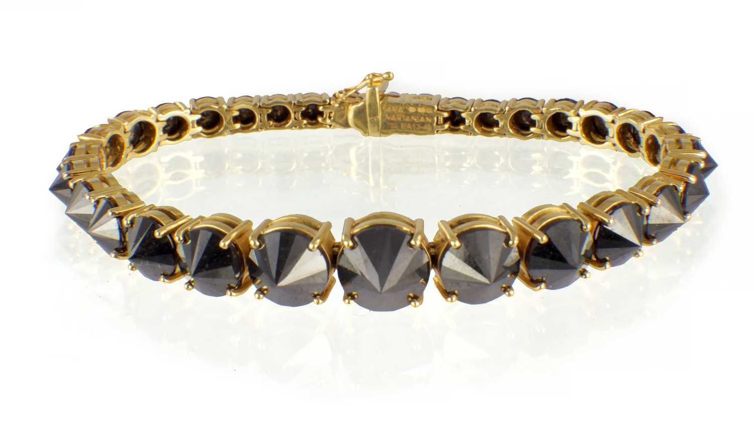 Lot 142 - AN ARA VARTANIAN 18CT YELLOW GOLD AND GRADUATED SUBVERTED BLACK DIAMOND TENNIS BRACELET