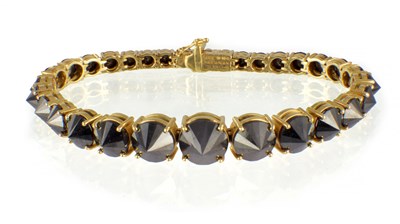 Lot 142 - AN ARA VARTANIAN 18CT YELLOW GOLD AND GRADUATED SUBVERTED BLACK DIAMOND TENNIS BRACELET