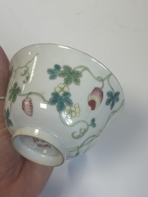 Lot A SET OF FOUR PIECES OF CHINESE REPUBLIC 'MELON' FAMILLE ROSE FORMING BOWLS AND COVERS