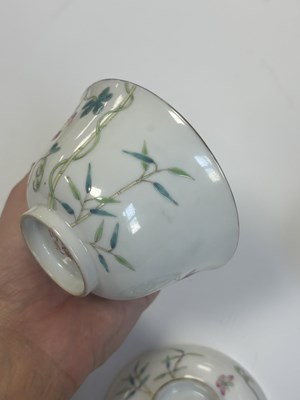Lot A SET OF FOUR PIECES OF CHINESE REPUBLIC 'MELON' FAMILLE ROSE FORMING BOWLS AND COVERS
