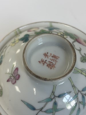 Lot A SET OF FOUR PIECES OF CHINESE REPUBLIC 'MELON' FAMILLE ROSE FORMING BOWLS AND COVERS