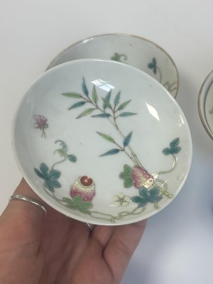 Lot A SET OF FOUR PIECES OF CHINESE REPUBLIC 'MELON' FAMILLE ROSE FORMING BOWLS AND COVERS