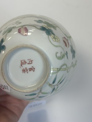 Lot A SET OF FOUR PIECES OF CHINESE REPUBLIC 'MELON' FAMILLE ROSE FORMING BOWLS AND COVERS