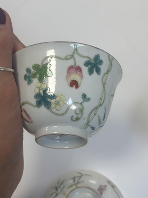 Lot A SET OF FOUR PIECES OF CHINESE REPUBLIC 'MELON' FAMILLE ROSE FORMING BOWLS AND COVERS