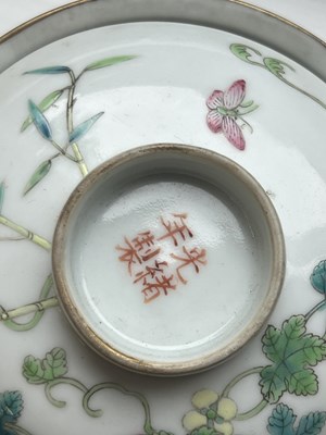 Lot 125 - A SET OF FOUR PIECES OF CHINESE REPUBLIC 'MELON' FAMILLE ROSE FORMING BOWLS AND COVERS