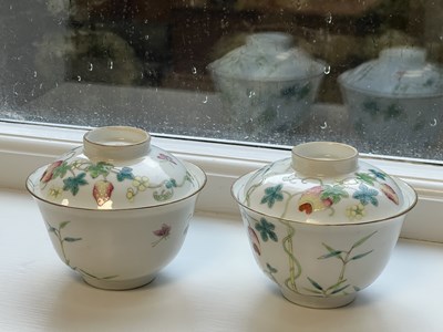 Lot 125 - A SET OF FOUR PIECES OF CHINESE REPUBLIC 'MELON' FAMILLE ROSE FORMING BOWLS AND COVERS