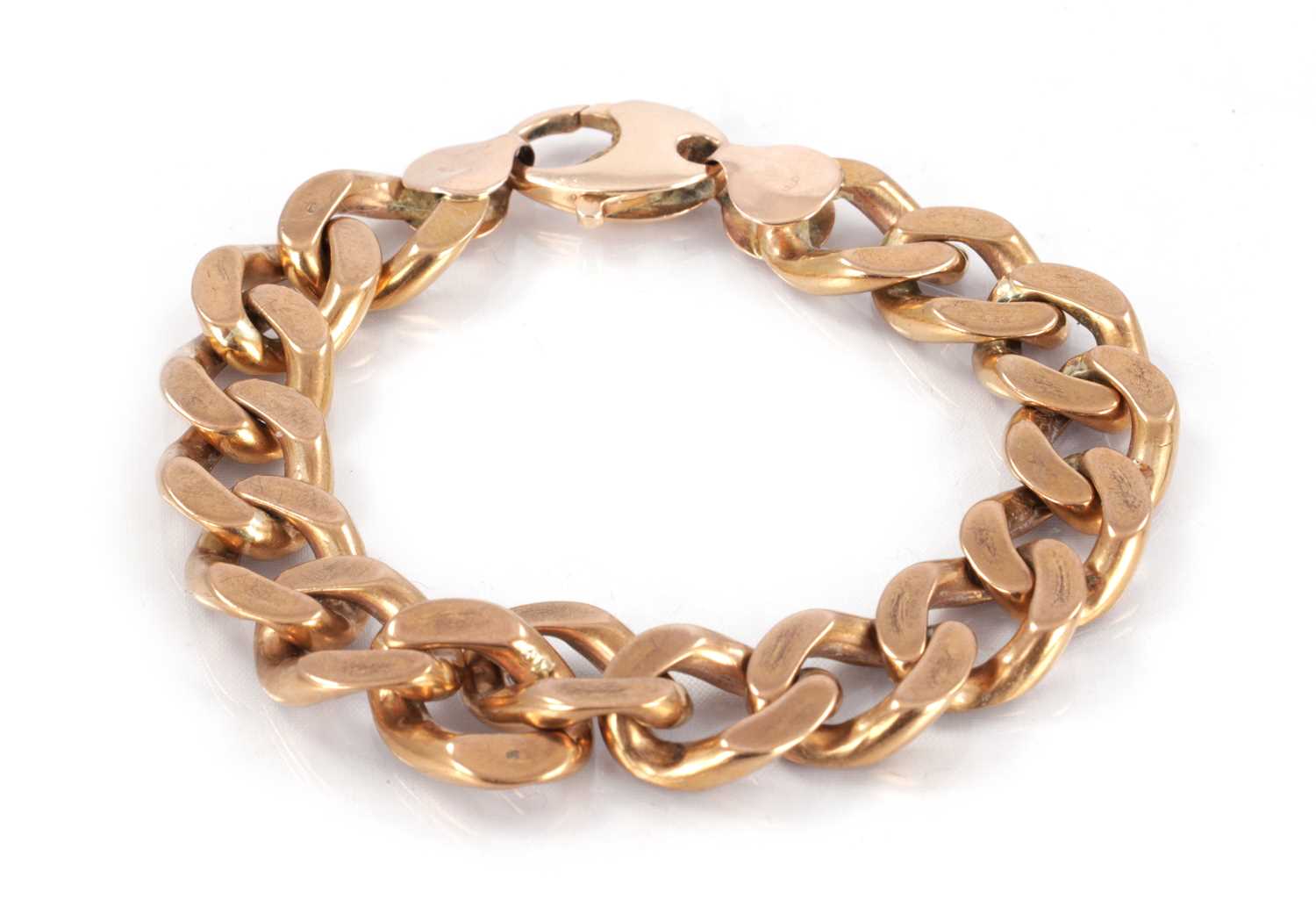 Lot 119 - A HEAVY 9CT ROSE GOLD CURB CHAIN BRACELET