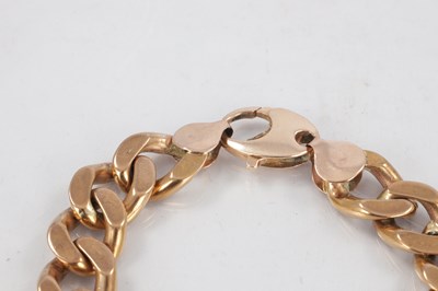 Lot 119 - A HEAVY 9CT ROSE GOLD CURB CHAIN BRACELET