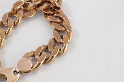 Lot 119 - A HEAVY 9CT ROSE GOLD CURB CHAIN BRACELET